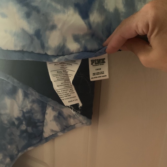 Awesome like brand new VS Pink comforter!! - Picture 3 of 5